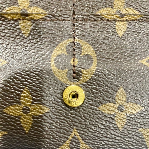 Authentic Louis Vuitton Sarah Monogram Wallet - Picture 6 of 10